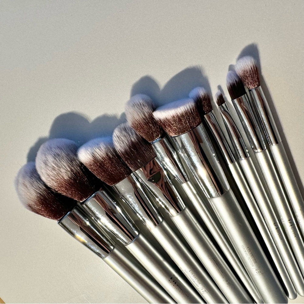 It Brushes